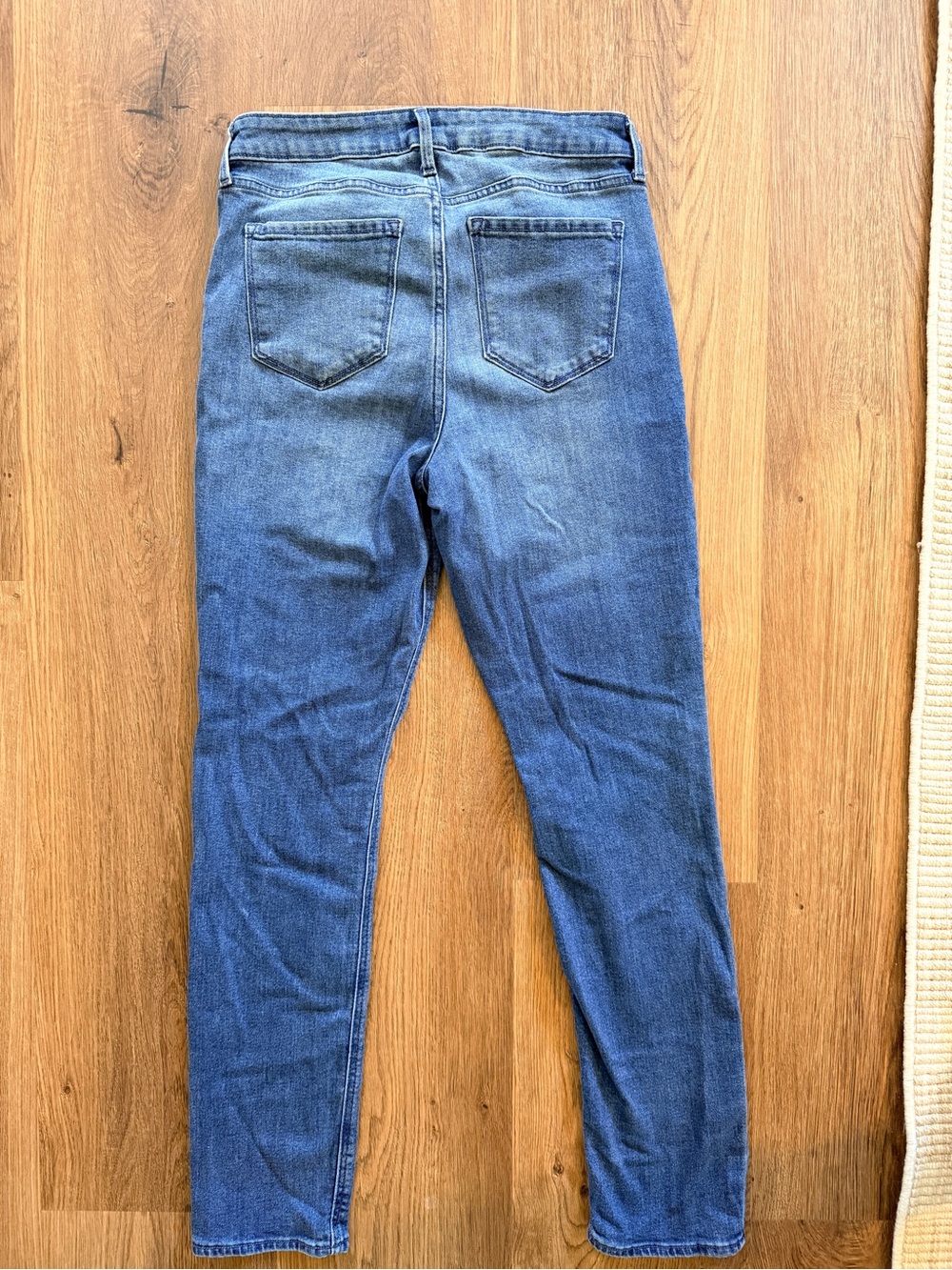 Old Navy Women's Mid Wash Skinny Jeans - Picture 3 of 3